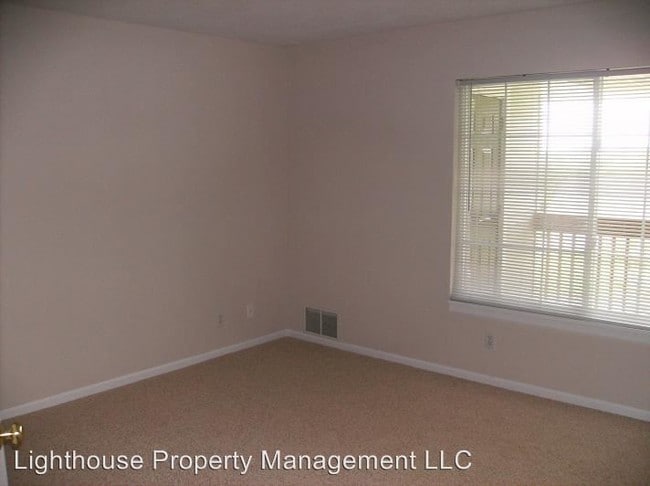 Building Photo - 151 Hunters Ln NE