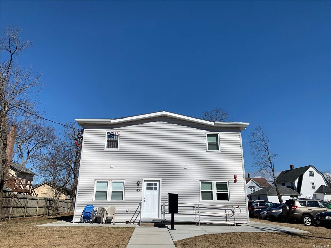 43 Lake St, Patchogue, NY 11772 House Rental in Patchogue, NY