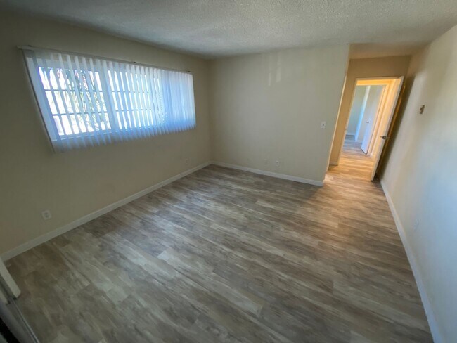 Foto del edificio - 9344 National Blvd
