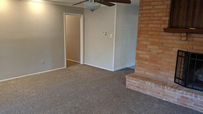 Building Photo - 1007 Reseda Dr