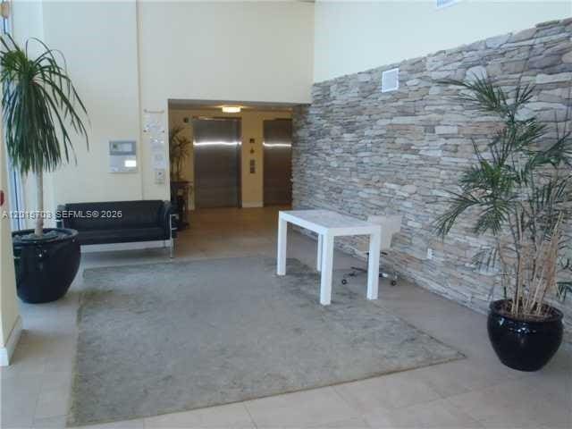 Foto del edificio - 1350 NW 8th Ct