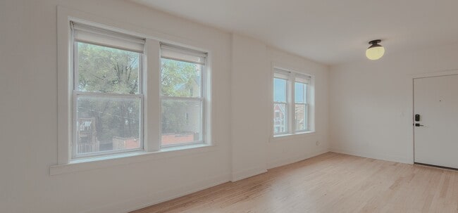 Building Photo - 3051 W Medill Ave