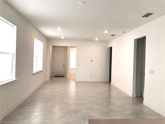 Building Photo - 42210 Edgewater Dr