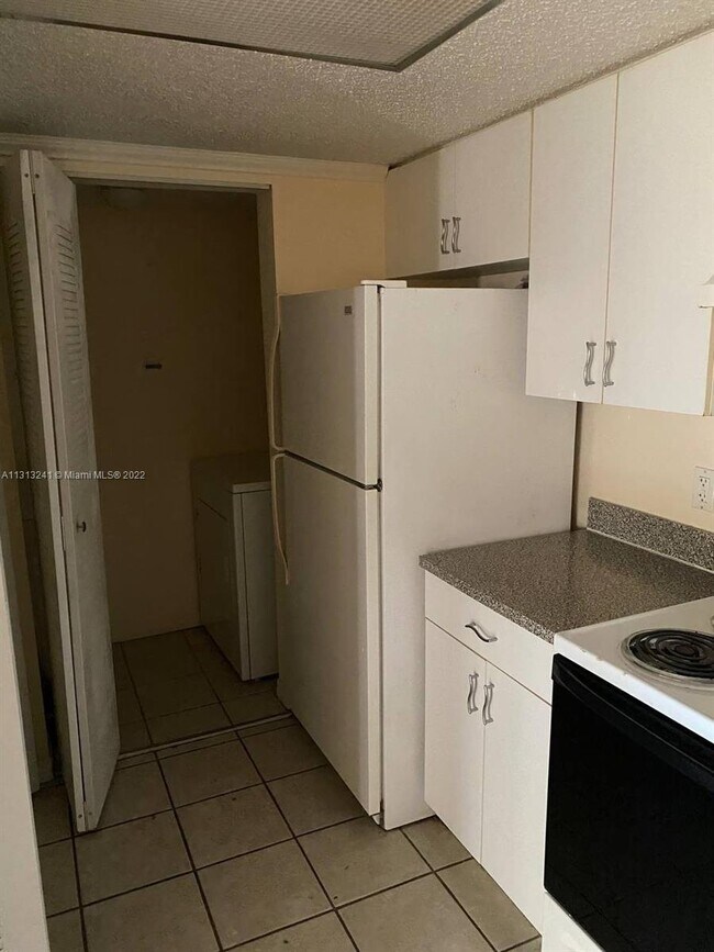 Foto del edificio - 5001 Wiles Rd