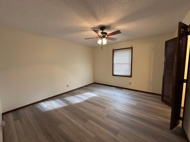 Foto del edificio - 3 bed 2 bath in Springfield