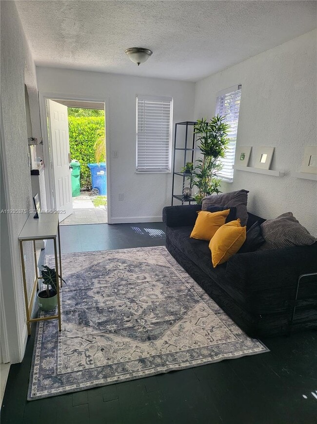 Foto del edificio - 210 NE 110th St