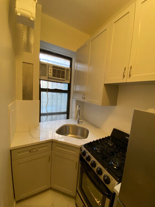 Foto del edificio - 446 E 78th St