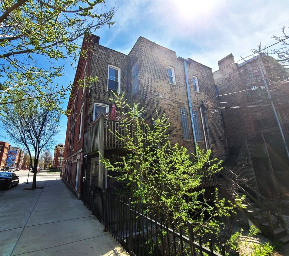 Building Photo - 2000 S Ashland Ave
