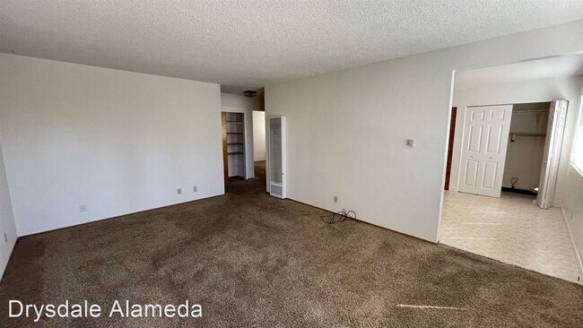 Building Photo - 3007 Encinal Ave