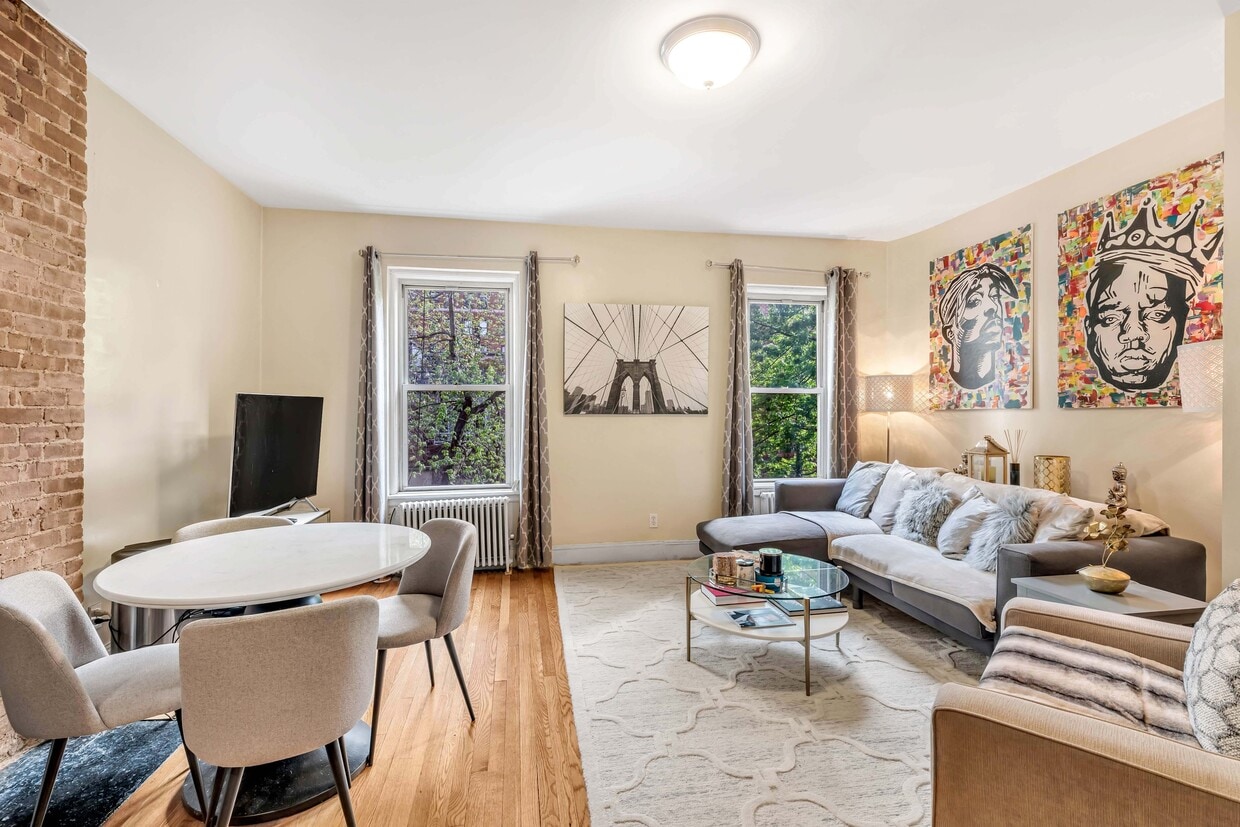 Primary Photo - 222 W 71st St