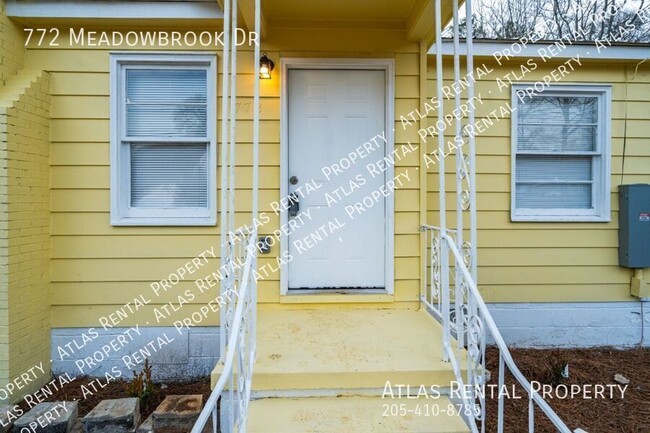 Foto del edificio - 772 Meadowbrook Dr