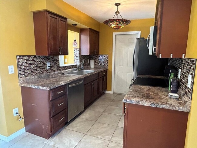 Foto del edificio - 7621 Greybirch Terrace