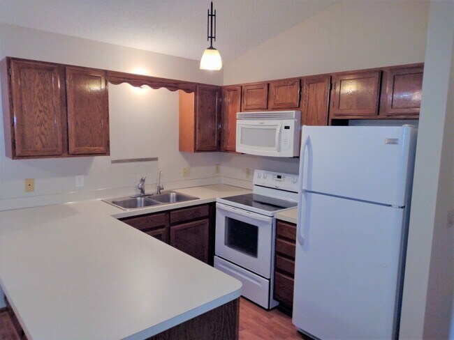 Building Photo - 778 Parkside Dr