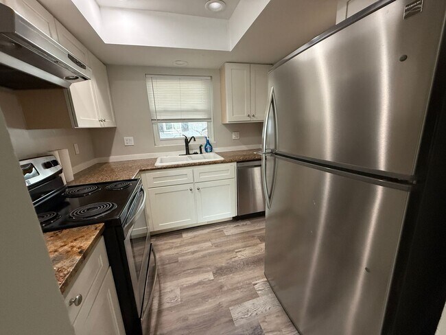 Foto del edificio - 2/1 UPDATED UNIT in a Triplex