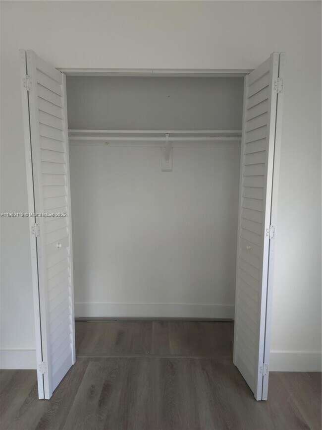 Foto del edificio - 323 Washington Ave