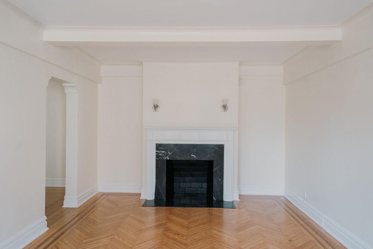 Foto principal - 248 E 68th St