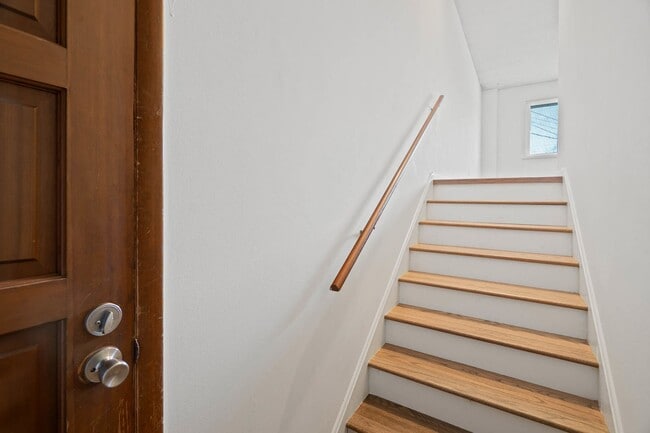Building Photo - Charming & Newly Updated 2BR Duplex with F...