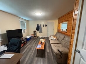 Building Photo - 413 Moro St