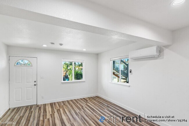 Building Photo - Studio, 1 bath 4plex - 10806 Hubbard Way, ...