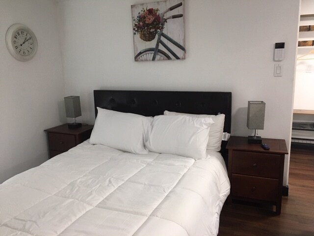 Cama Queen - 5611 Chartres St