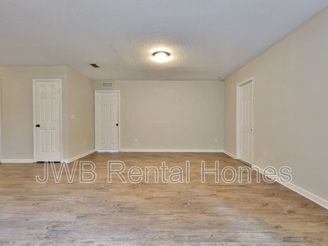 Building Photo - 795 Pine Moss Rd