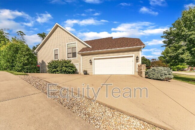 Photo - 135 S Pond Ct House