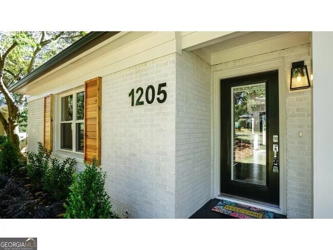 Foto del edificio - 1205 Greenleaf Rd SE