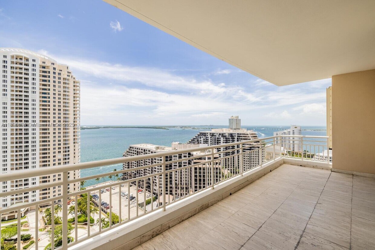 Foto principal - 888 Brickell Key Dr