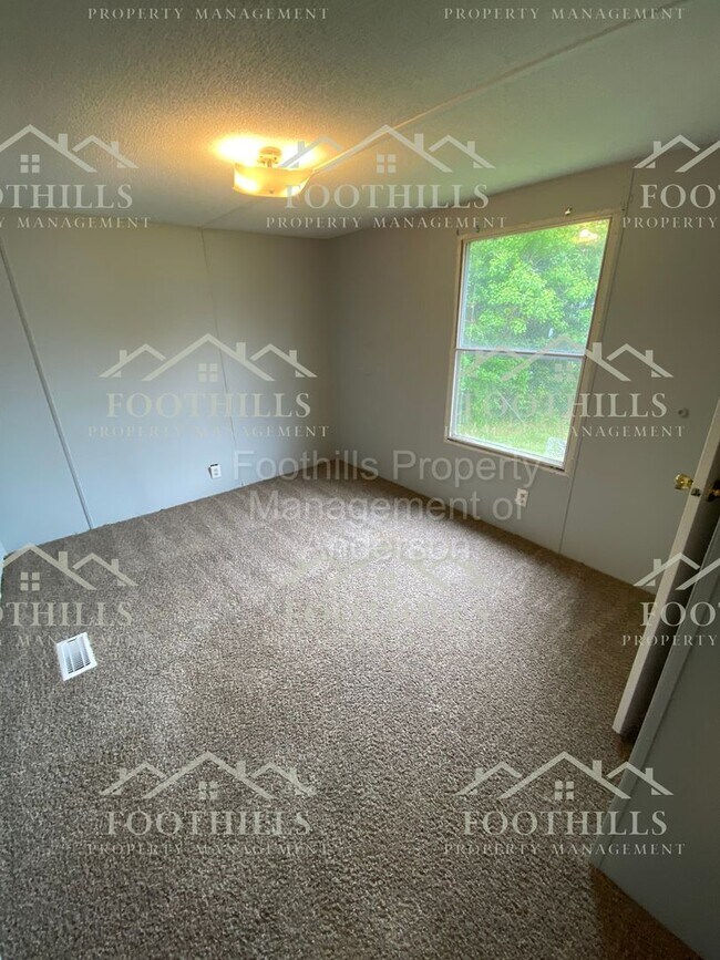 Building Photo - Modern Comfort & Convenience: 3BD/2BA Mobi...