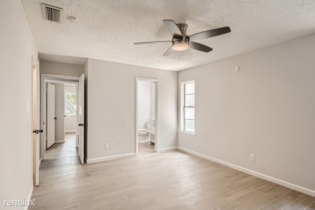 Building Photo - 3 br, 2 bath House - 2625 Sam Houston Driv...