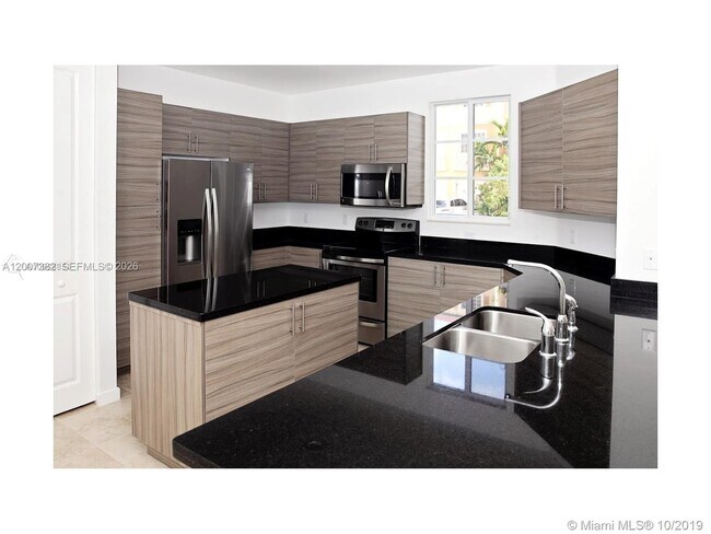 Foto del edificio - 2735 SW 81st Terrace
