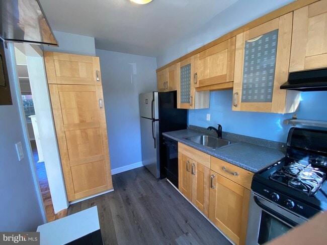 Foto del edificio - 6515 Potomac Ave