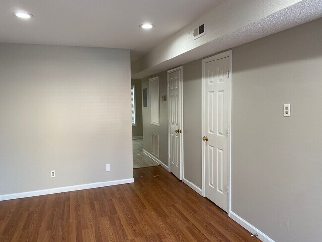 Foto del edificio - 2 Bed 1.5 Bath Close to Wilma Rudolph