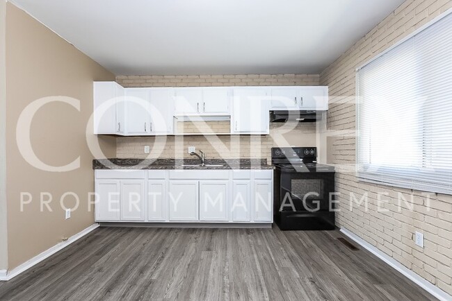 Building Photo - Beautiful 3 Bedroom with Patio!