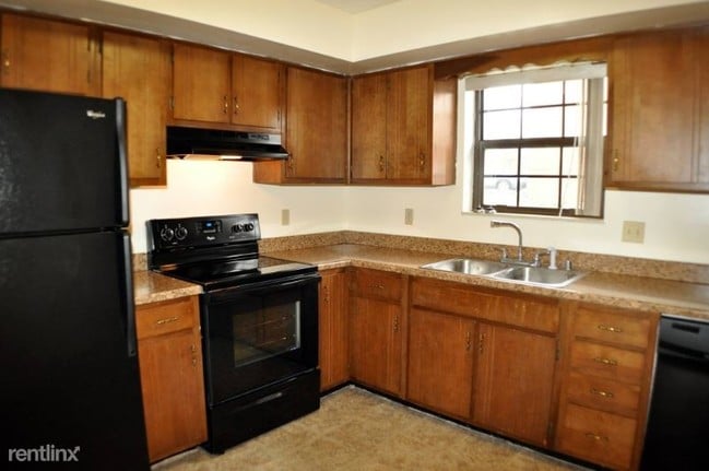Building Photo - 2 br, 1 bath Apartment - 120 Skyline Drive