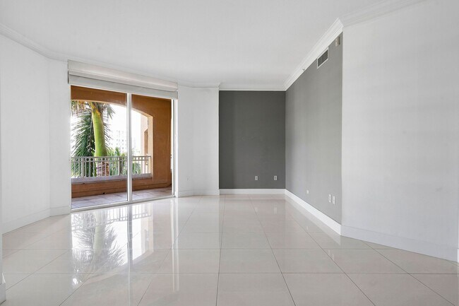 Foto del edificio - 3001 NE 185th St