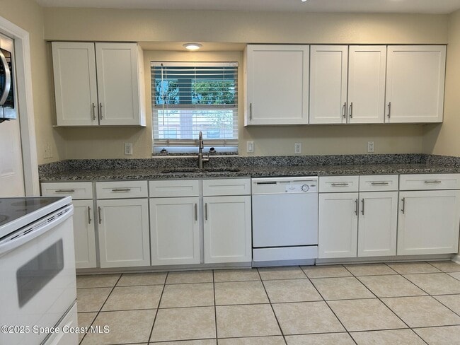 Building Photo - 925 Penny Dr