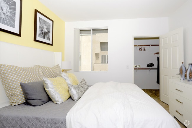 1HAB, 1BA - 863 ft² - Costa Verde Village Apartments