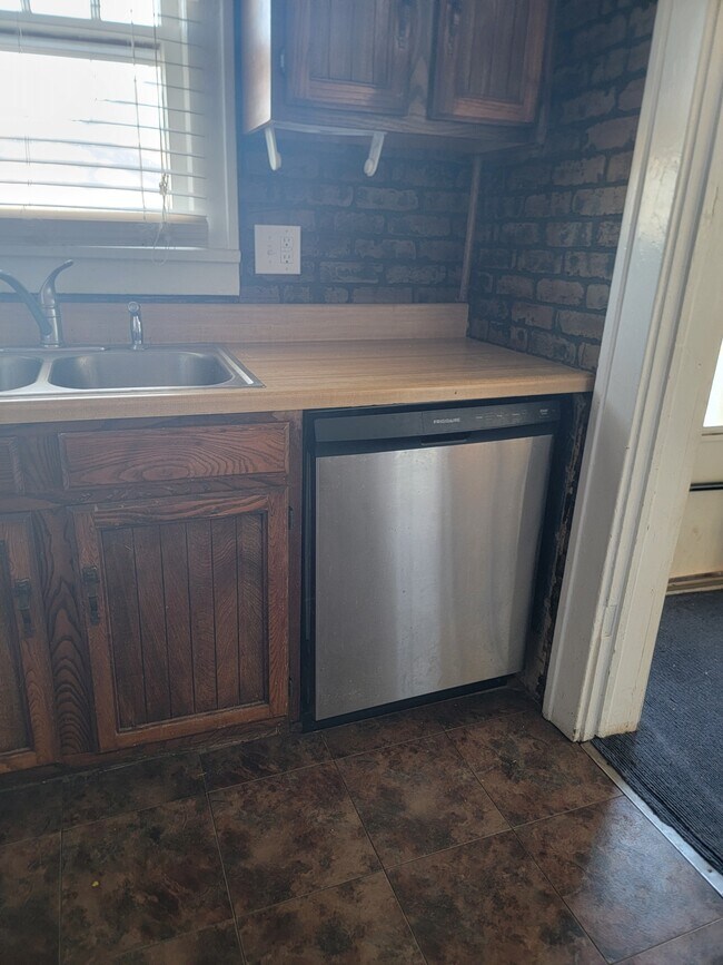 Foto del edificio - 2215 E Elm Ave