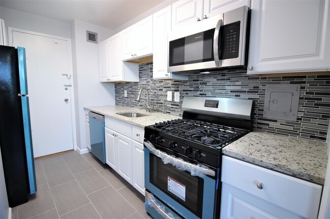 Foto del edificio - 10401 Grosvenor Pl