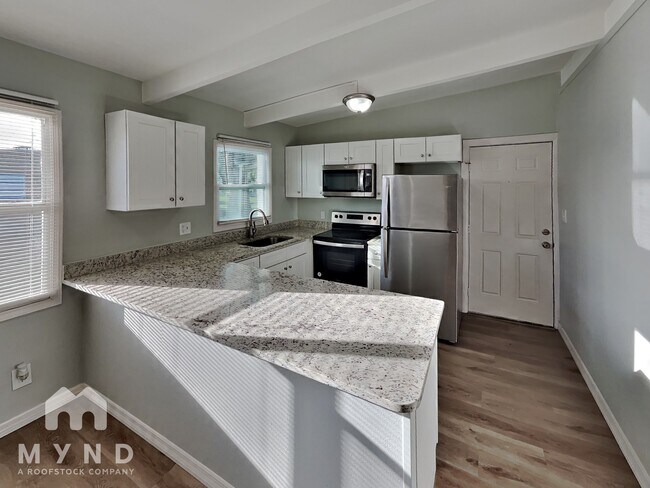 Foto del edificio - 1702 Windsor Way