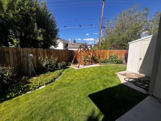 Building Photo - Charming 2/2.5 patio home in Gardnerville