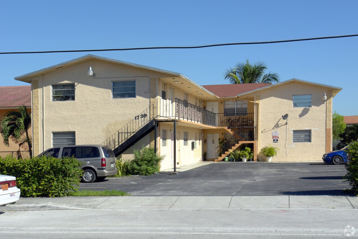 Primary Photo - 1739 W 41st St
