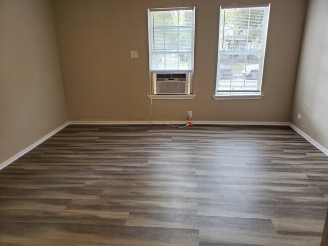 Dormitorio - 133 Claremont Ave