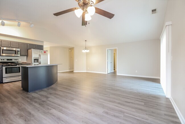Building Photo - 421 Raspberry Ln