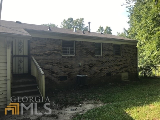 Building Photo - 300 Cedar Wood Ct SW