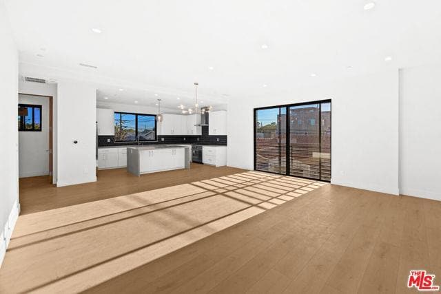 Foto del edificio - 8904 Sawyer St