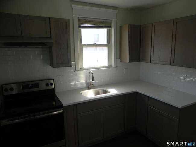 Building Photo - 67 Fairfield Ave