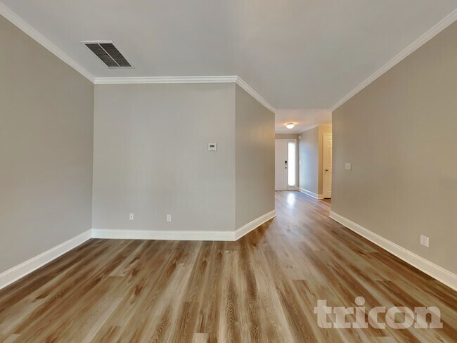 Building Photo - 654 Palmer Ct