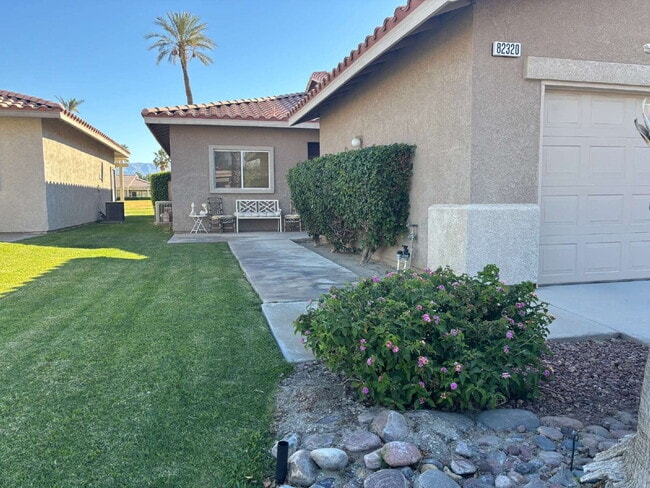 Building Photo - 2 Bedrooms / 2 Bathrooms Condo for Ren,  F...